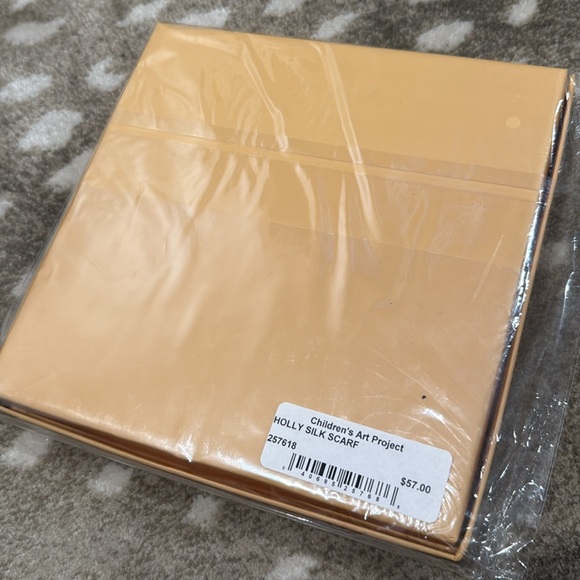 Children's Art Project Green Holly Scarf. NWT - Picture 3 of 3